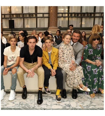 Как прошел показ Victoria Beckham: все внимание - на маленькую Харпер