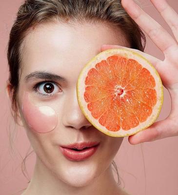 Зарядим кожу – лучшие средства с витамином С