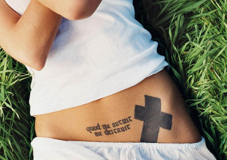 Татуировки Анджелины Джоли: лучшие идеи и стили для вдохновения