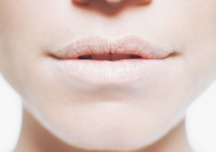Почему губы белые