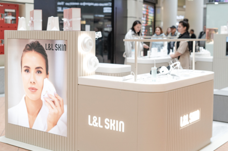 L&L Skin бренд. Корнеры в торговом центре. Девайсы для лица в Авиапарке. Япония инновационные центры. L l skin led