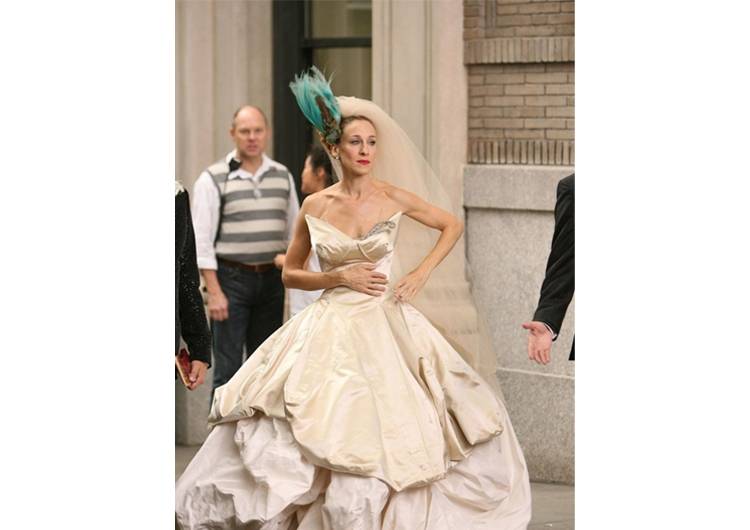 Кейт Хадсон Снимает Свадебное Платье – Война Невест (2009)